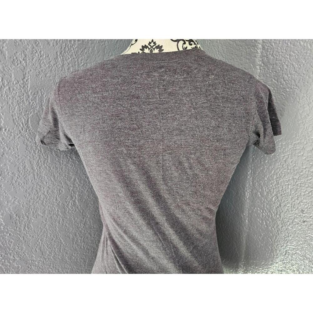 Women's NFL Las Vegas Raiders Blouse Top Short Sleeve Size Small Gray Football - Picture 9 of 10